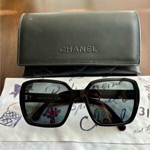 CHANEL Black Oversized Square Sunglasses with Case and Gradient Lenses